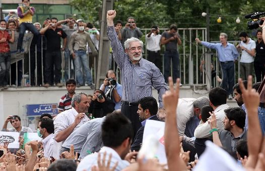 لشگرکشی خیابانی عامل تشدید تحریم ها